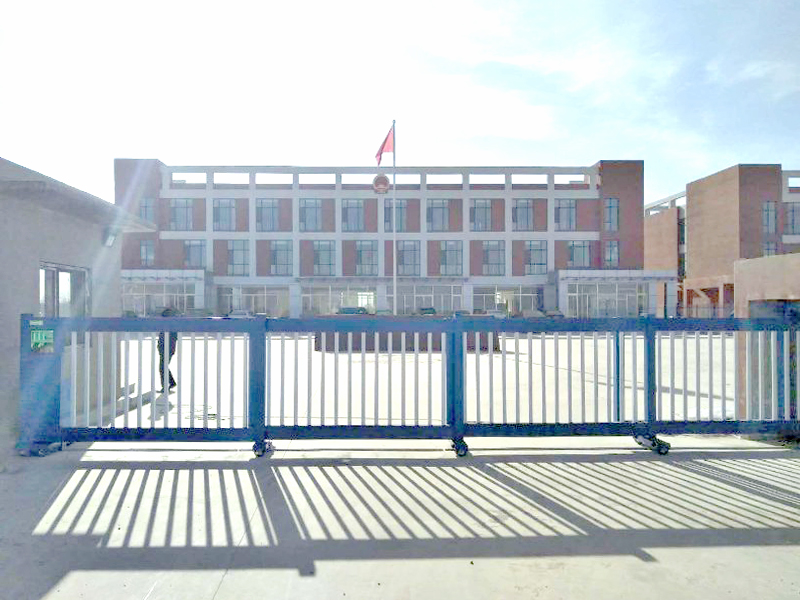 包頭達(dá)旗風(fēng)水梁鎮(zhèn)政府對財(cái)門伸縮門給予高度評價(jià)！